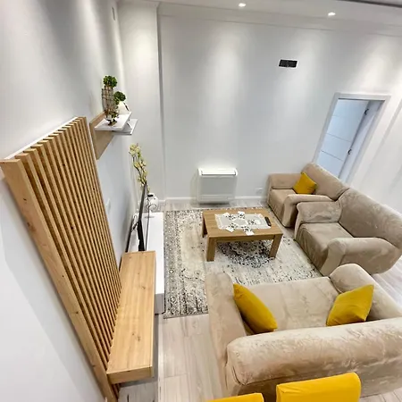 Nuhellari Apartament *