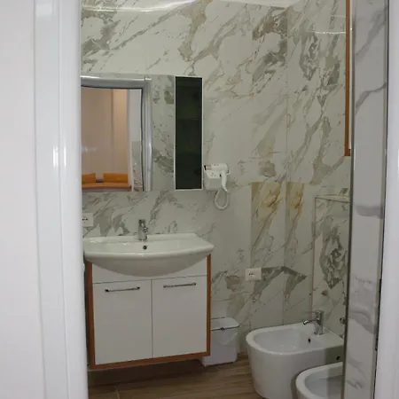 Nuhellari - Quiet Family Near Osumi Canyons Appartement *