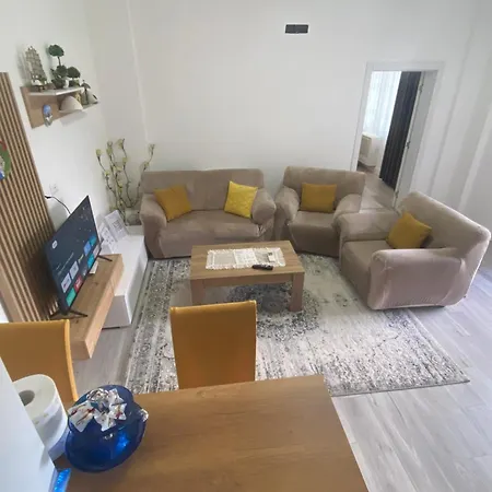 Nuhellari - Quiet Family Near Osumi Canyons Appartement