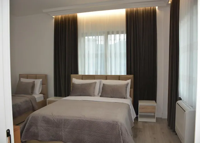 Nuhellari - Quiet Family Near Osumi Canyons 公寓